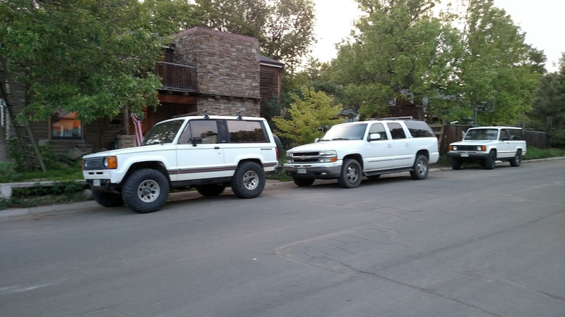 Houseful of 1st gen Troopers. A SWB 2-door, a LWB 2-door, and behind the suburban was a 4-door.
